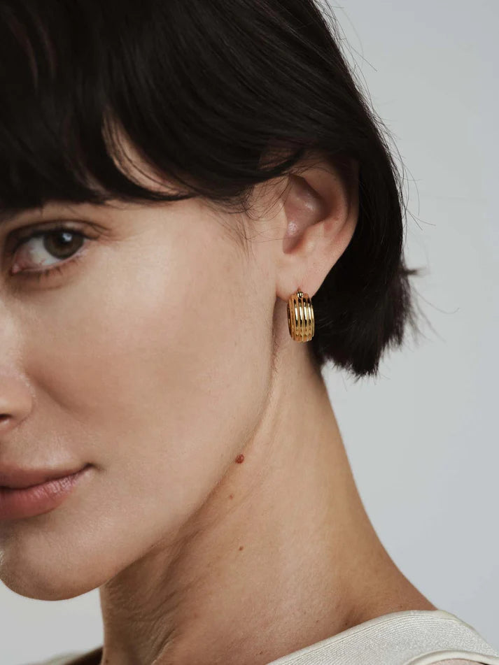 Edge Ribbed Small Hoops