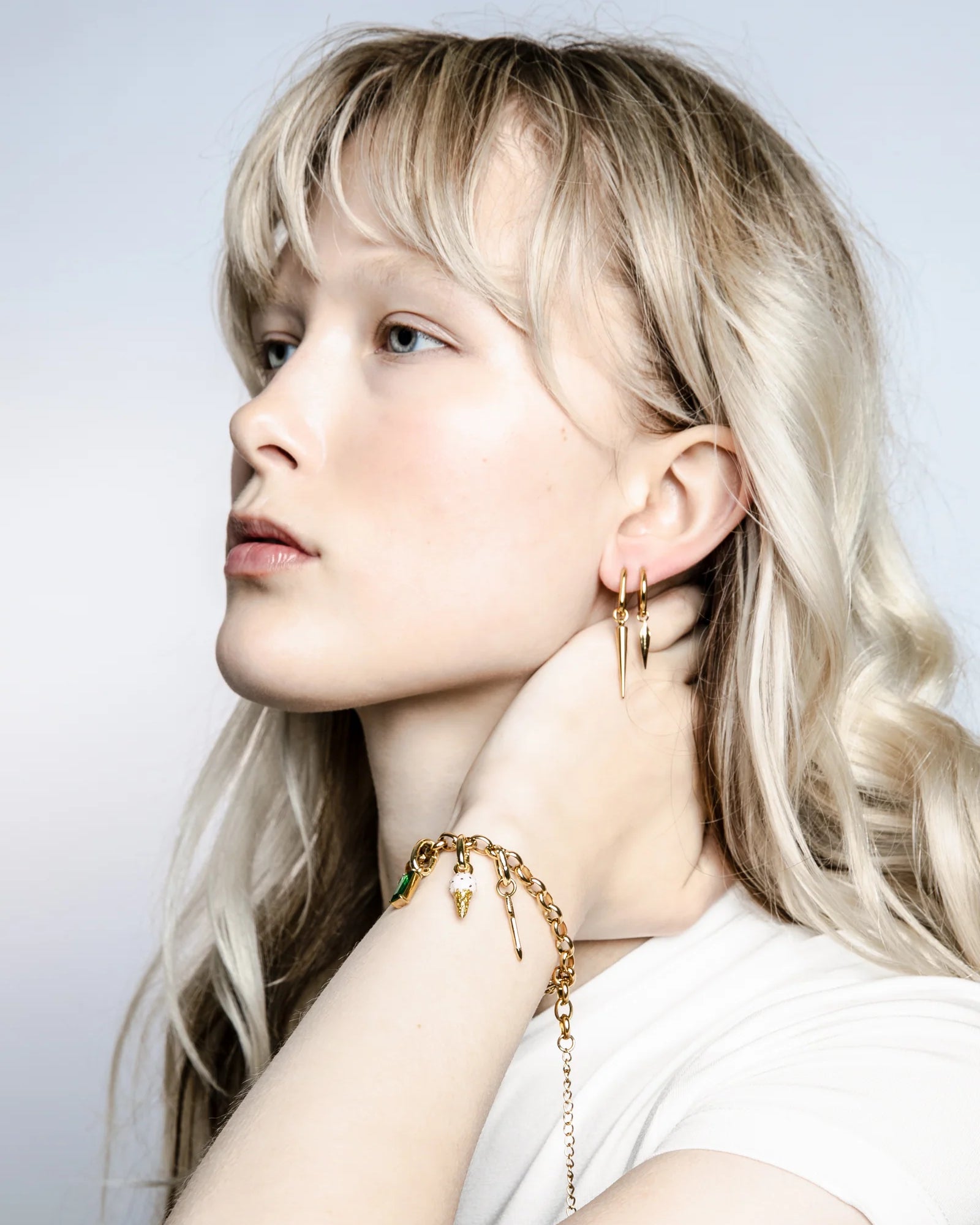 Charm Loop Golden Armband (gyllt stál)