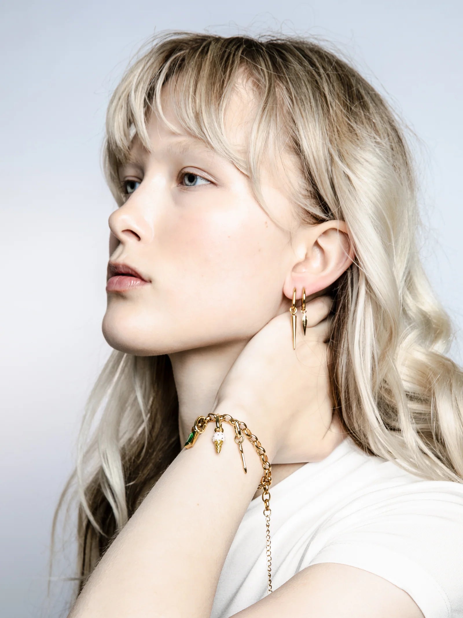 Charm Loop Golden Armband (gyllt stál)