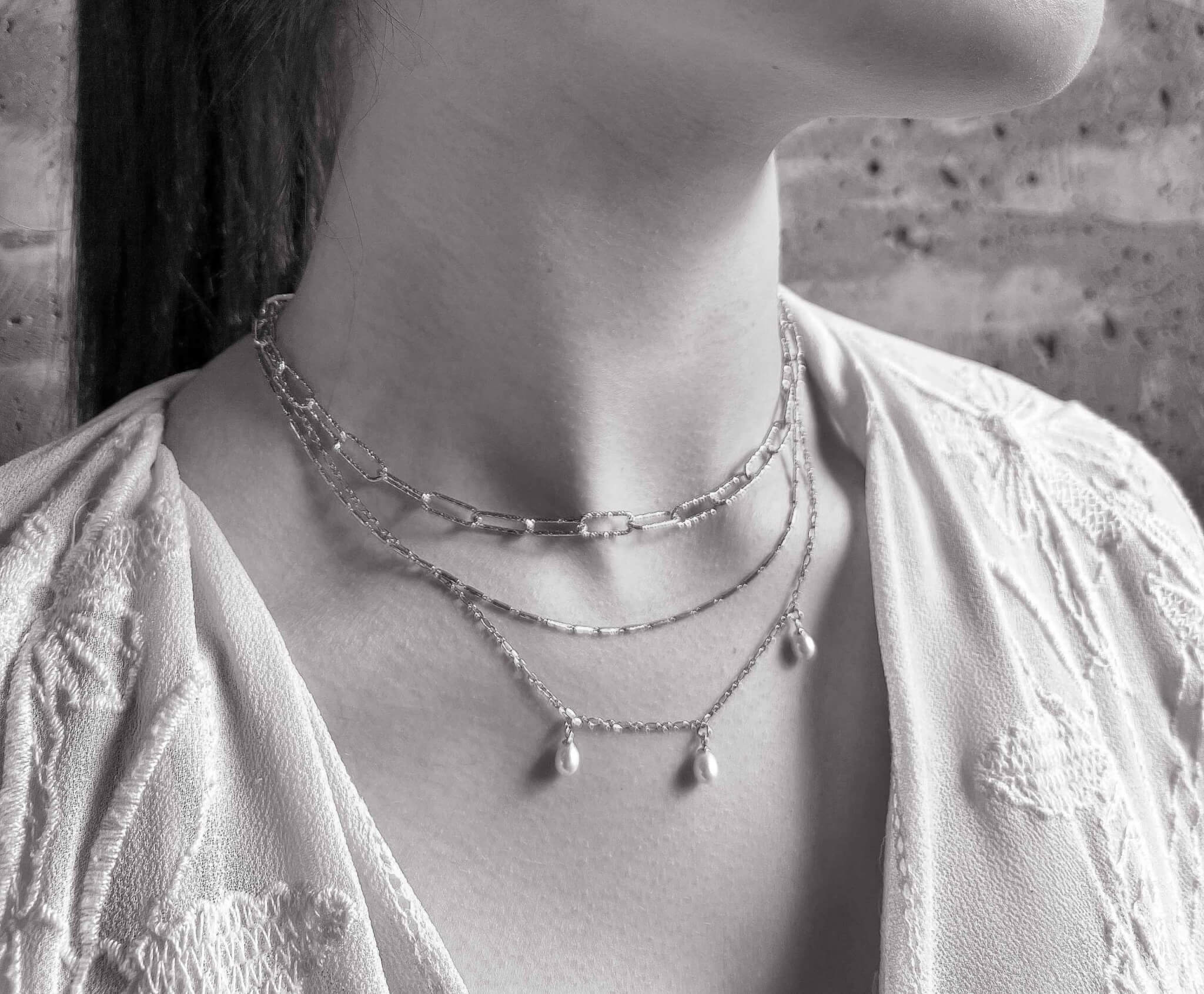 BYLOVISA – HAF – FÍNLEG KEÐJA MEÐ 3 PERLUM