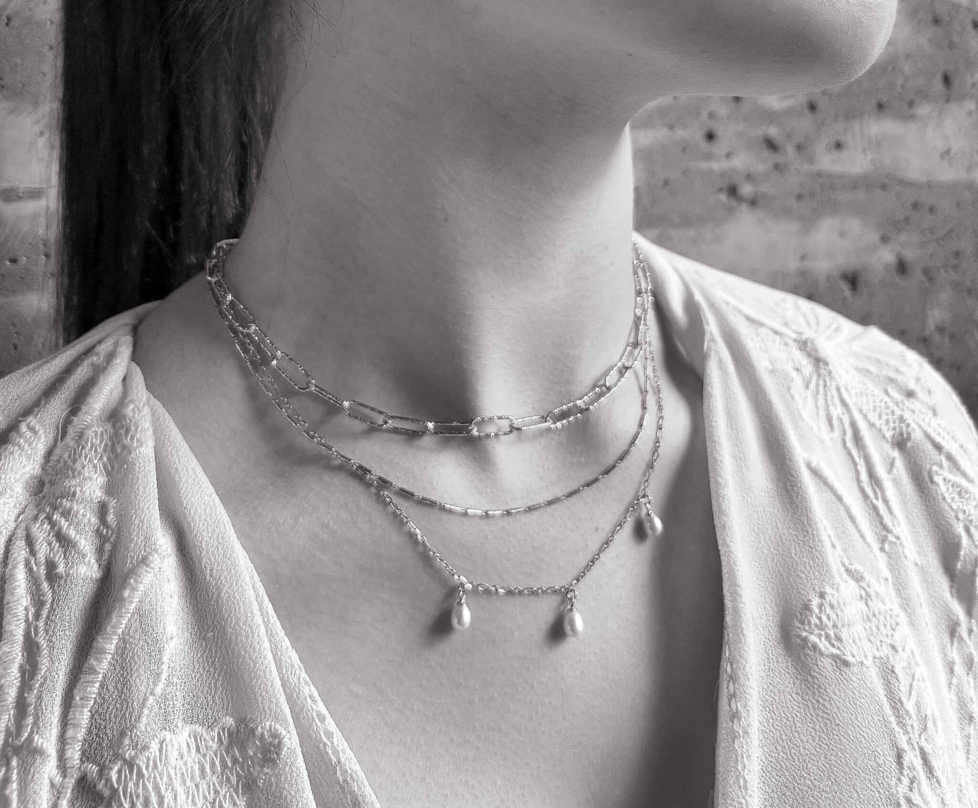 BYLOVISA – HAF – FÍNLEG KEÐJA MEÐ 3 PERLUM