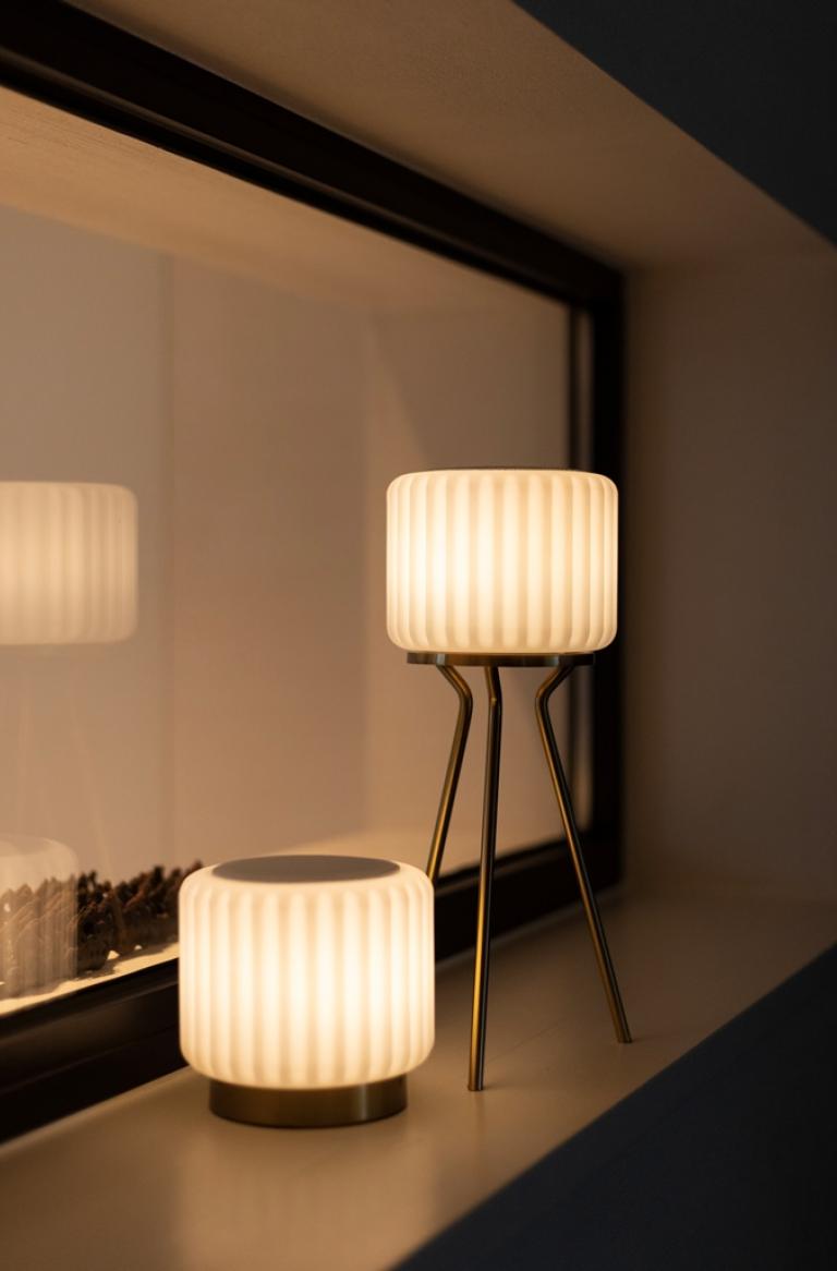 Led borðlampi – hvítur