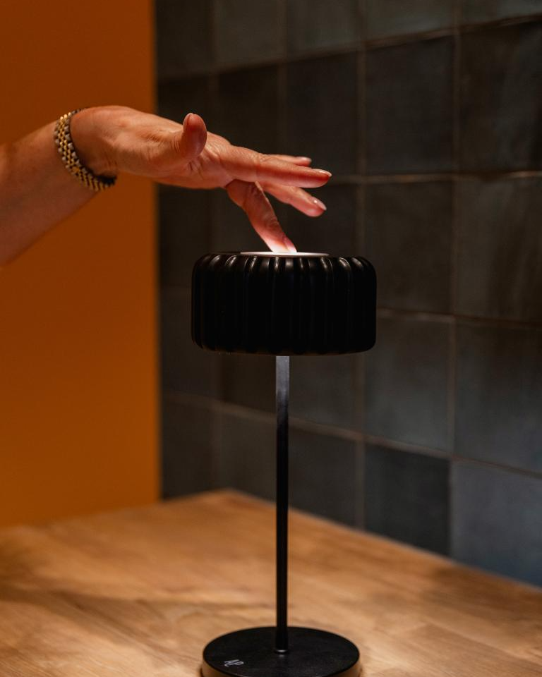 Led borðlampi – Svartur