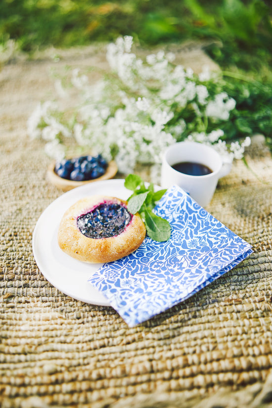 Niitty blue-white