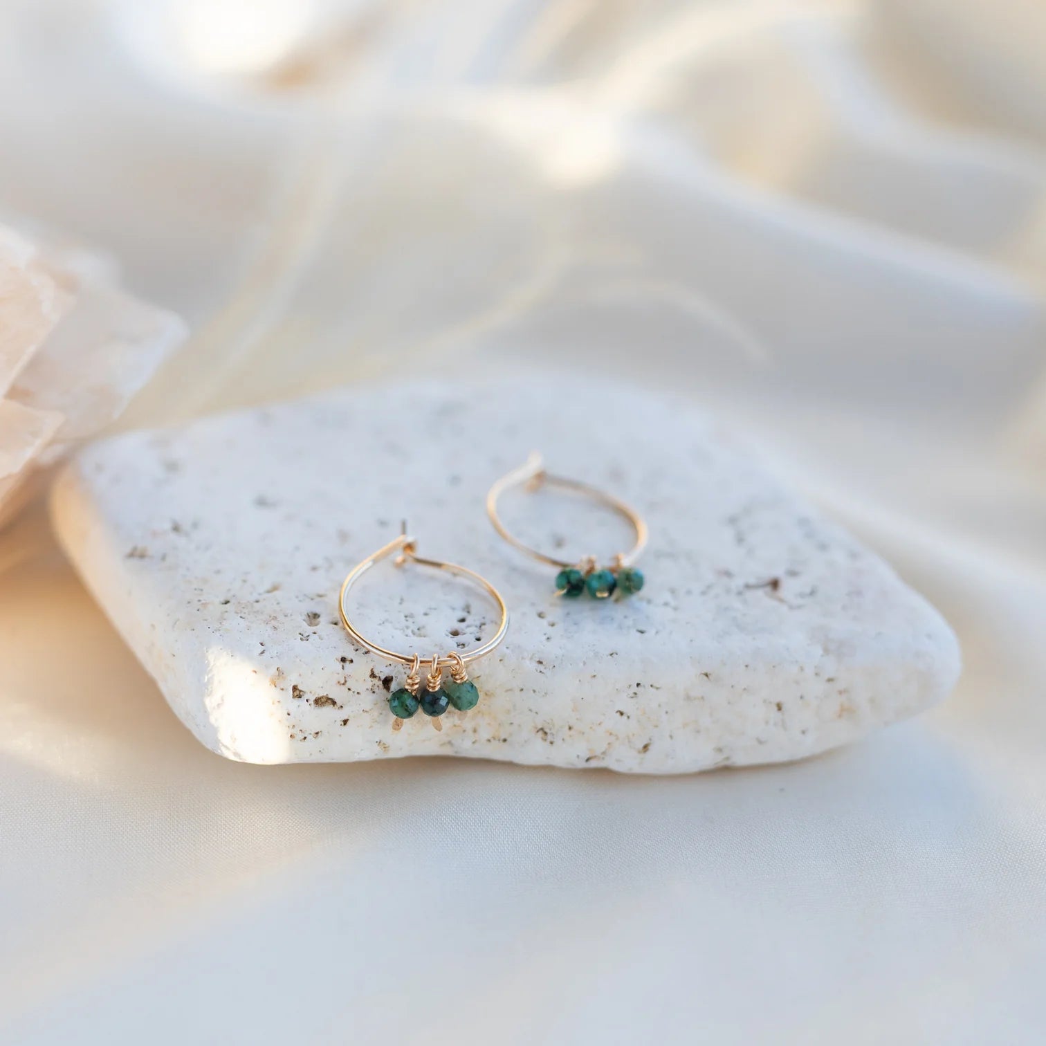 Emerald Hoops eyrnalokkar fyllt gull