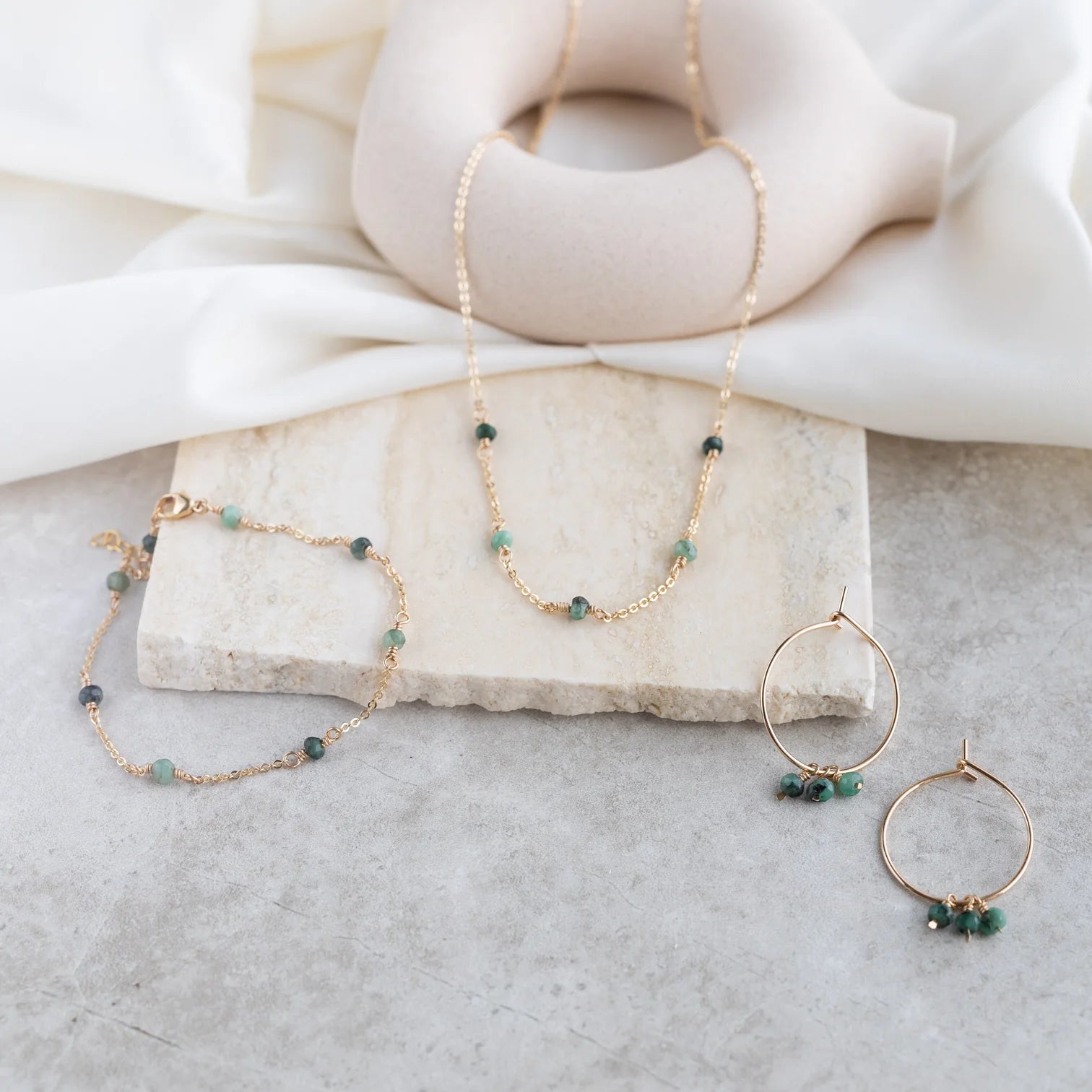Emerald Hoops eyrnalokkar fyllt gull