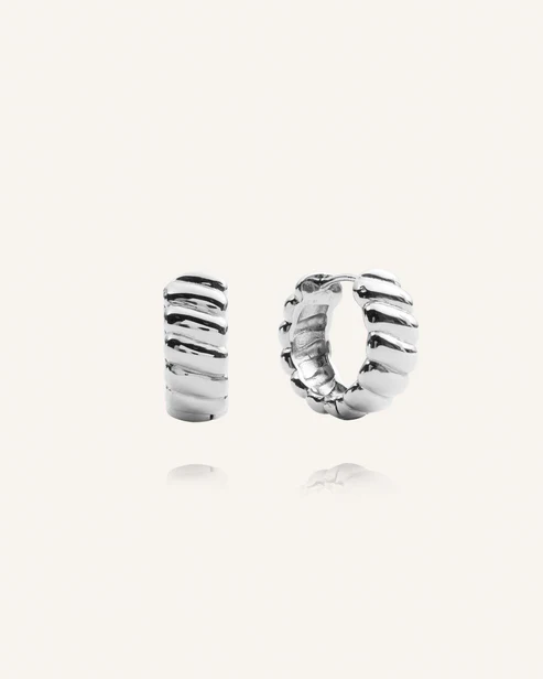 Curved Ribbed eyrnalokkahringir