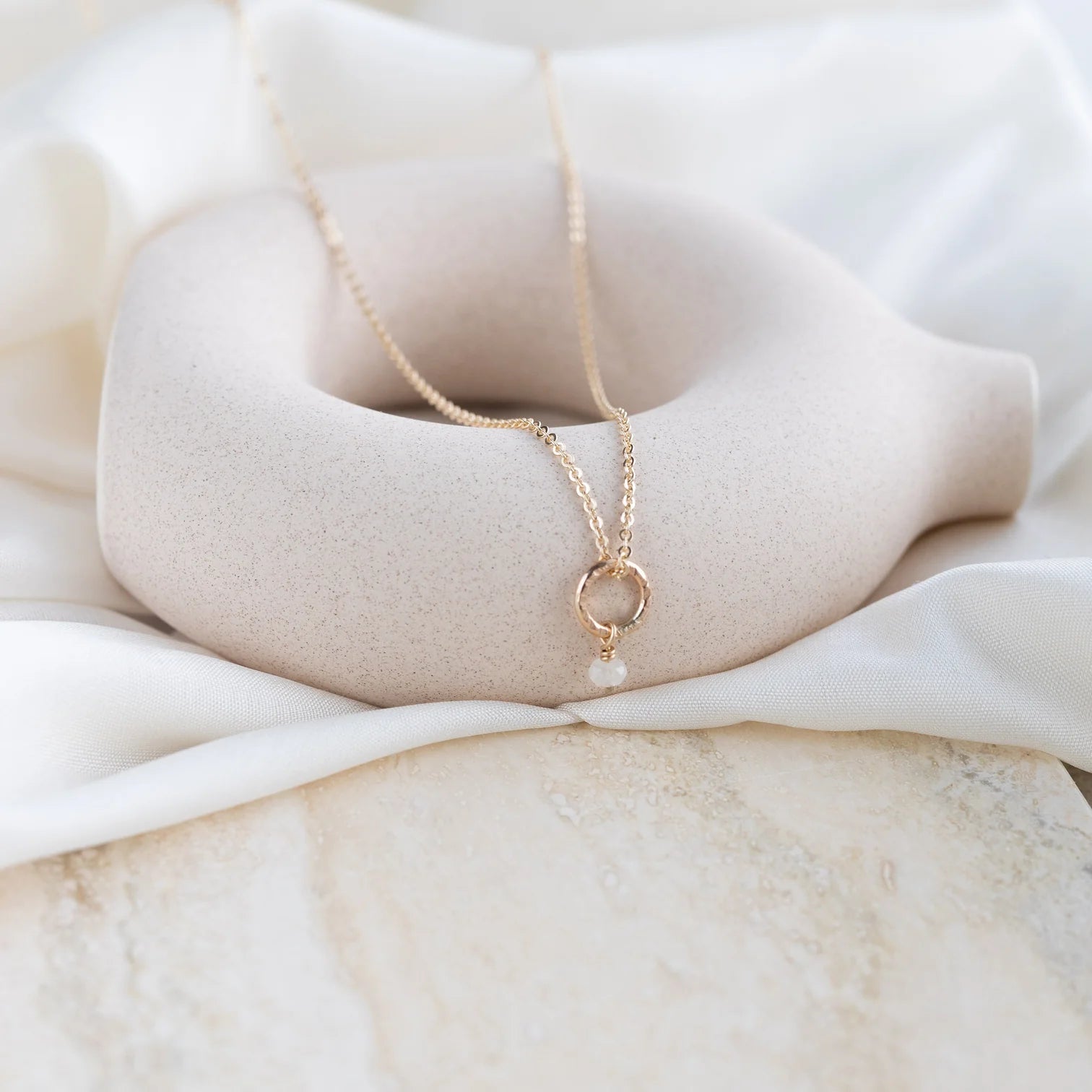 PETIT MOONSTONE hálsmen