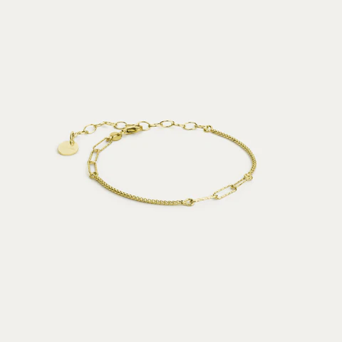BY•L – FROST ARMBAND M/ KEÐJU Á MILLI – GYLLT