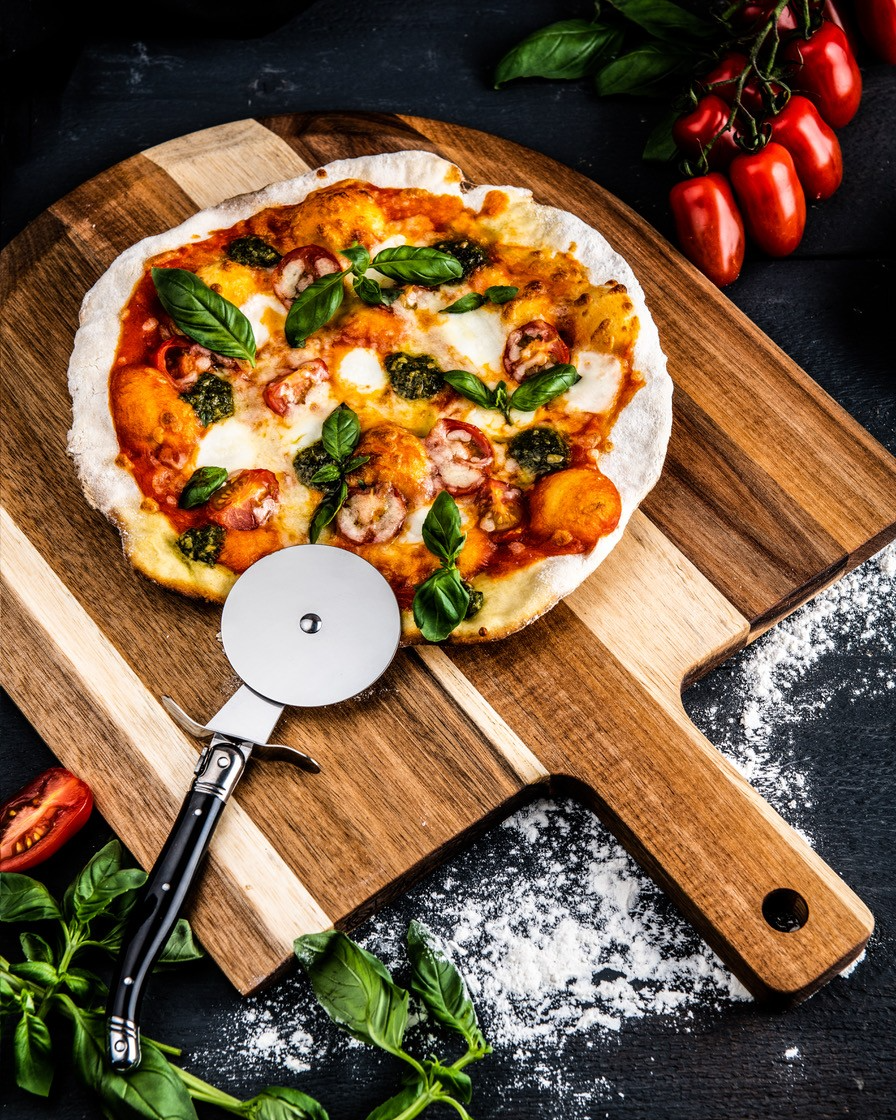 Pizzabretti og pizzahnífur