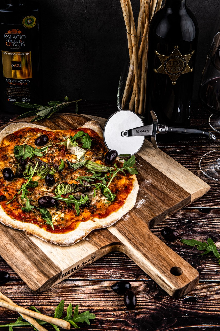 Pizzabretti og pizzahnífur