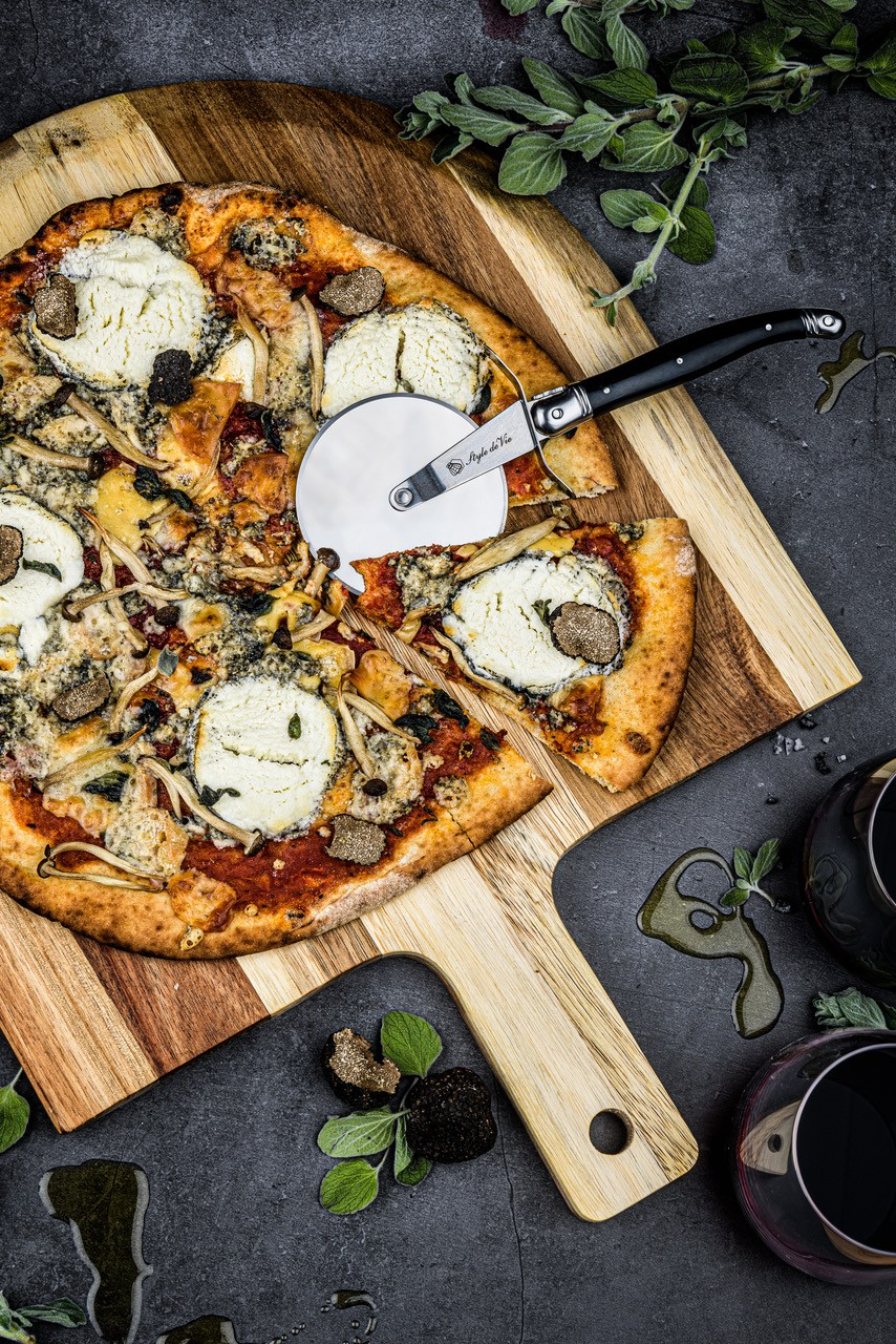 Pizzabretti og pizzahnífur