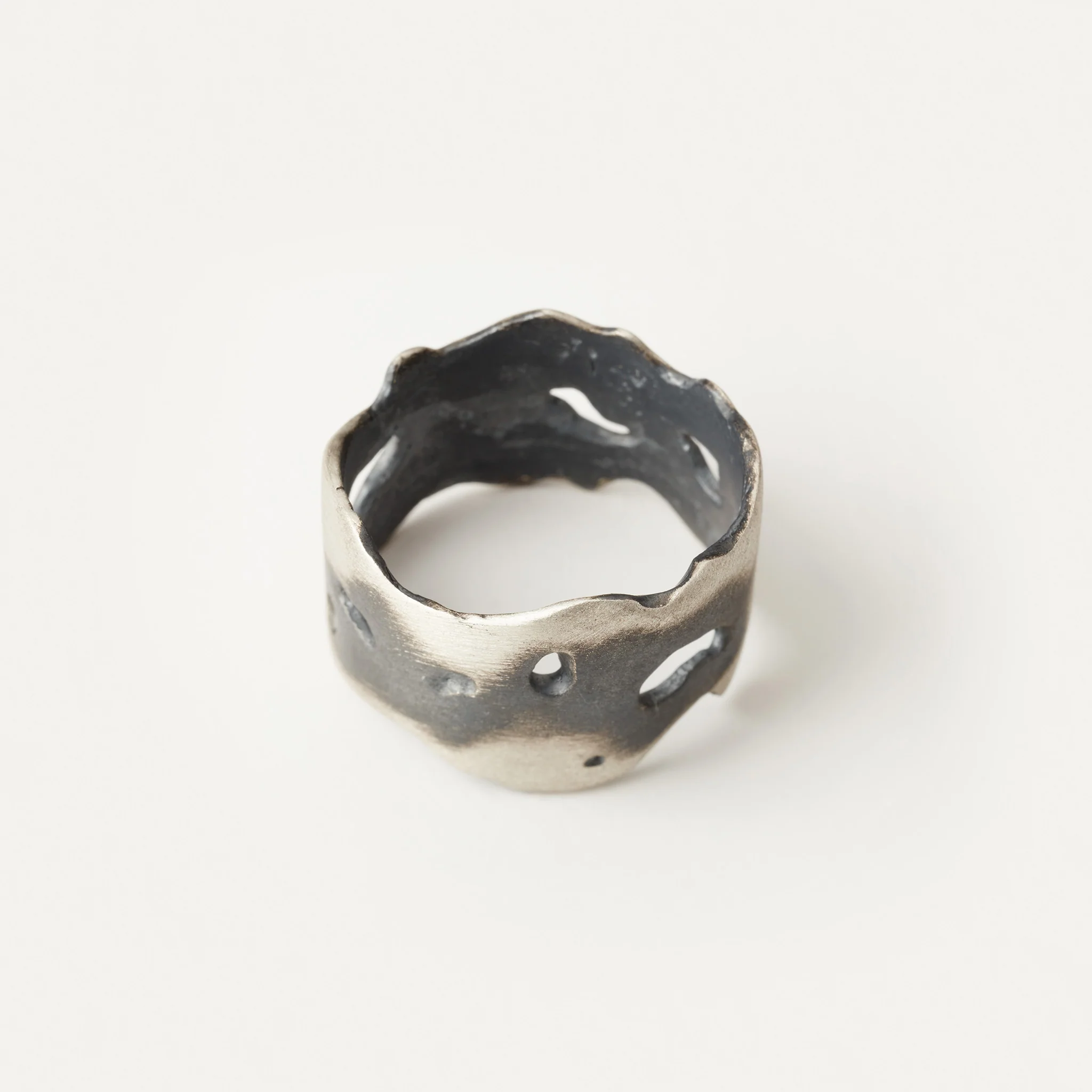 BY•L – STORMUR RAW HRINGUR BREIÐUR – OXI