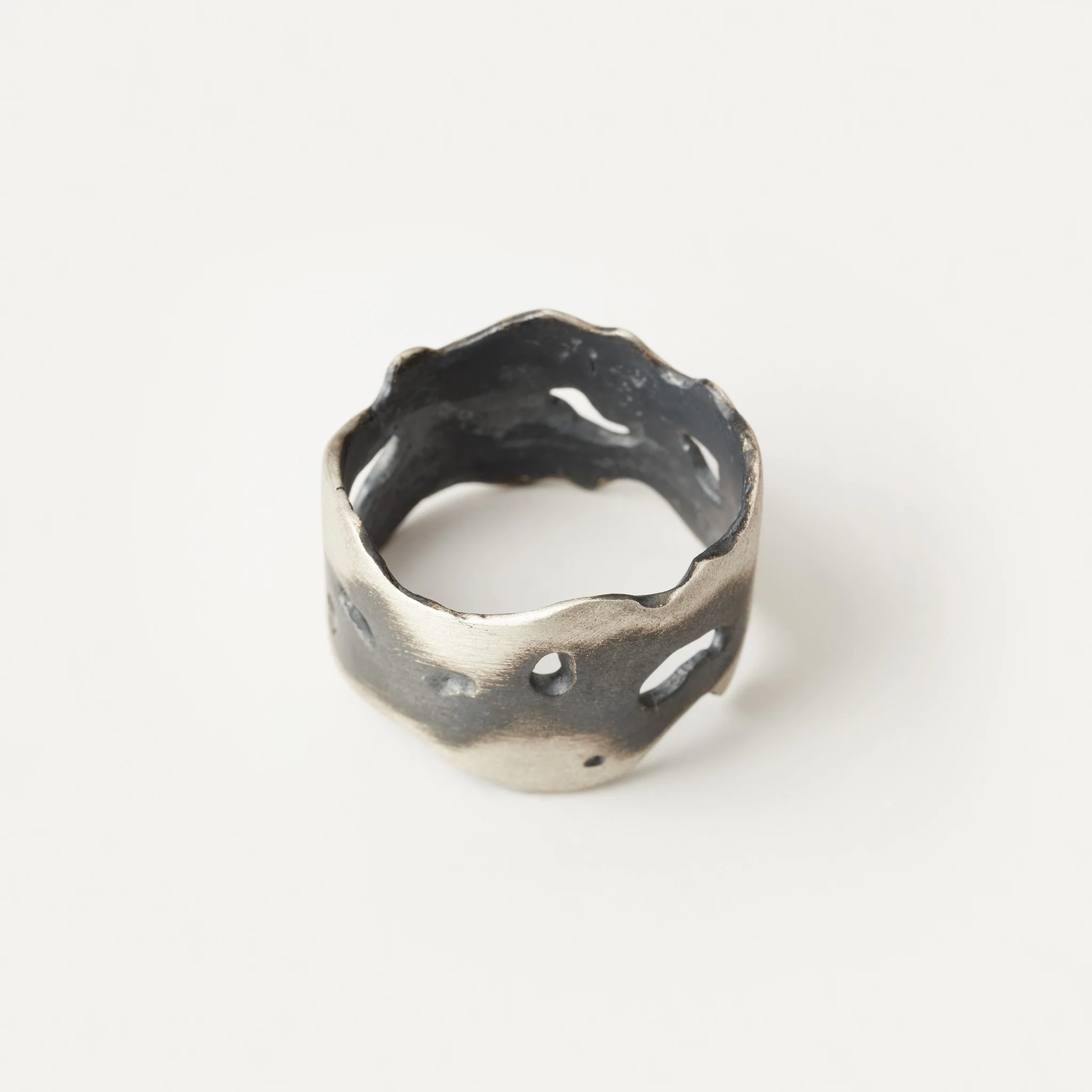 BY•L – STORMUR RAW HRINGUR BREIÐUR – OXI