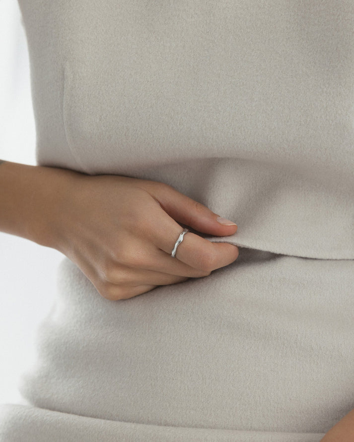Wavy Petite Ring