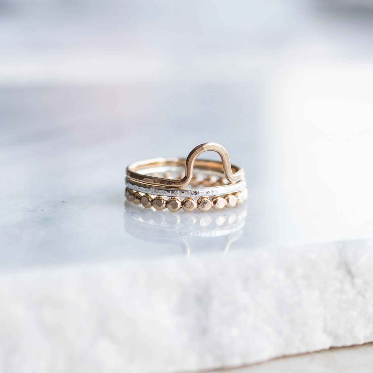 HAMMERED hringur fyllt gull