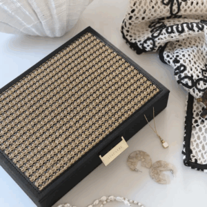 STACKERS SVART LOK m/mynstri